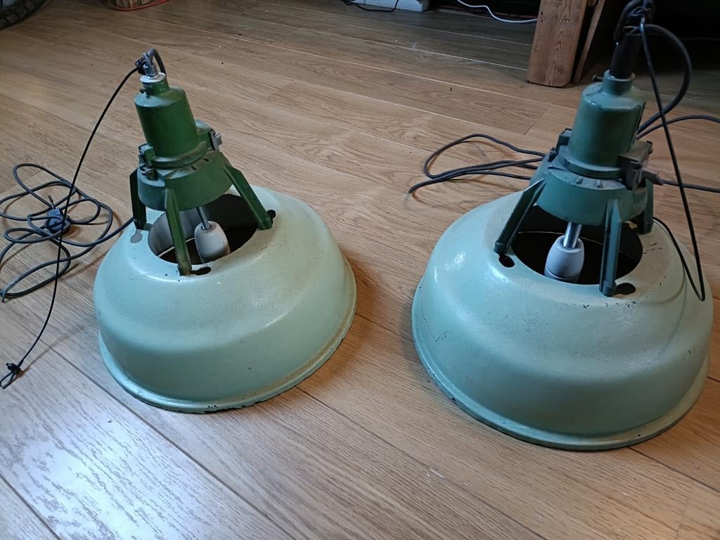 Set van 2 vintage industriële hanglampen, groen, Antiek en Kunst, Ophalen