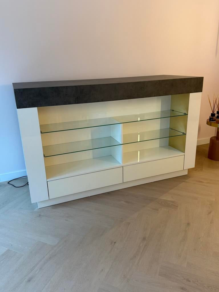 Dressoir / Vitrinekast met LED | top maatwerk | 181x71x110cm, Ophalen, Gebruikt