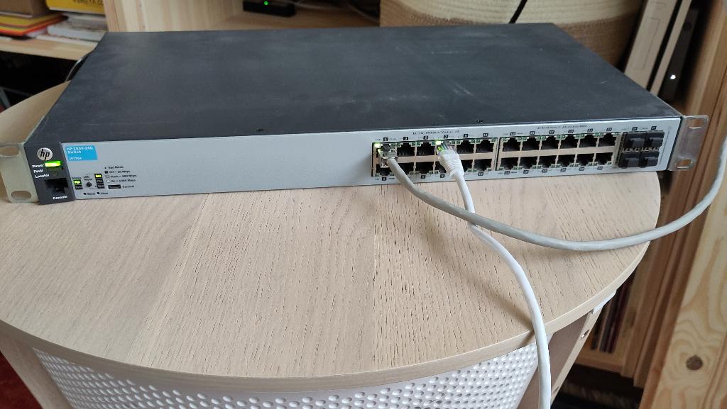 HP 2530-24G Gigabit Managed Switch (J9776A), Computers en Software, Netwerk switches, Ophalen, Gebruikt