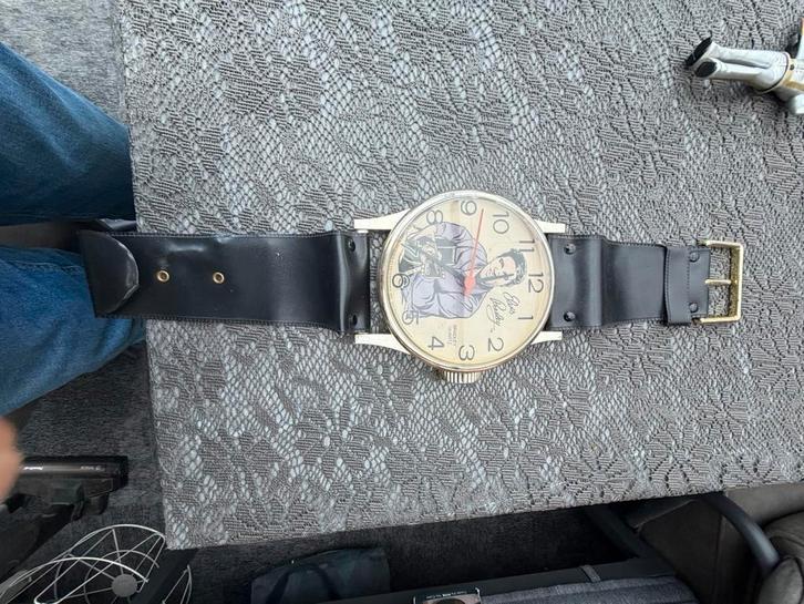 Div mooie verzamel klokken elvis presley, Verzamelen, Muziek, Artiesten en Beroemdheden, Zo goed als nieuw, Foto of Kaart, Ophalen of Verzenden