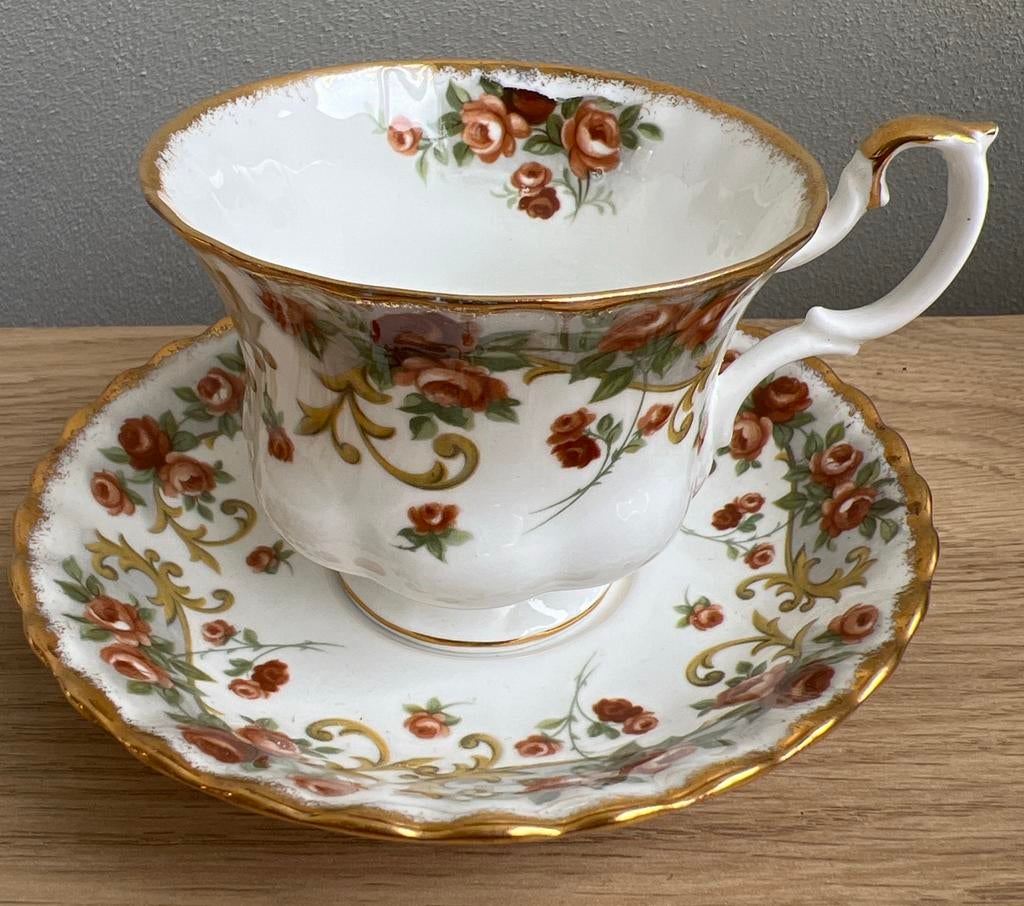 Royal Albert kop en schotel - SHERETON SERIES - BELINDA, Ophalen of Verzenden, Zo goed als nieuw, Porselein, Kop en/of schotel