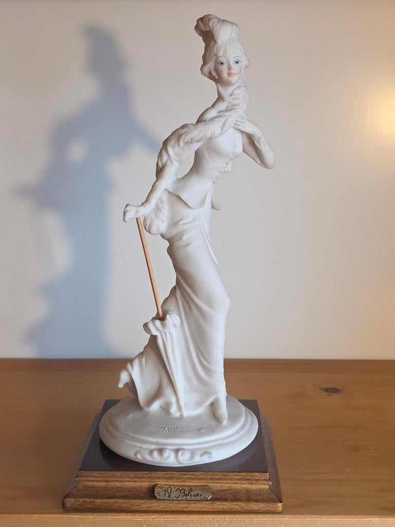 A. Belcari beeldje Dame met parasol, Ophalen of Verzenden