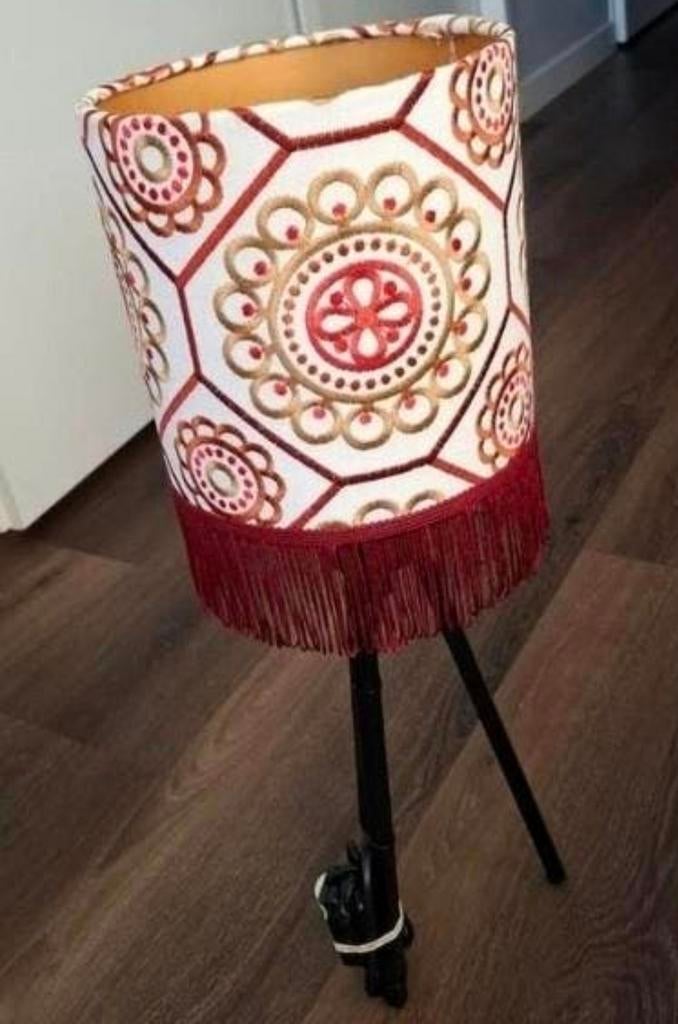 Handgemaakte Lampenkap Rood/Goud met Kwastjes, 25 tot 50 cm, Ophalen of Verzenden, Zo goed als nieuw, Overige kleuren