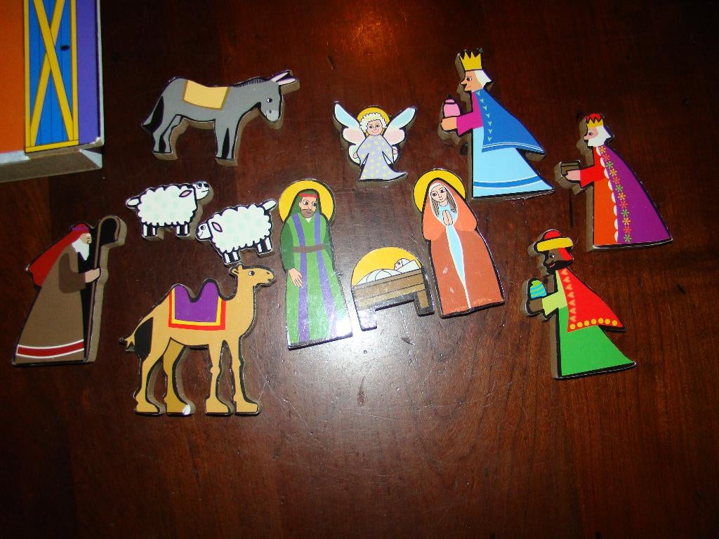 CEBA houten kerststal 12 figuren + stal, Diversen, Kerst, Ophalen of Verzenden, Zo goed als nieuw