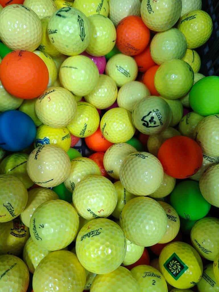 Gele trufeel golfballen AAAA kwaliteit 50 stuks mega deal, Ophalen of Verzenden, Zo goed als nieuw, Bal(len)