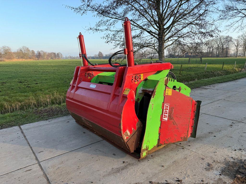 VDW voederbak 2.2m met kuilhapper, Veehouderij, Voertechniek