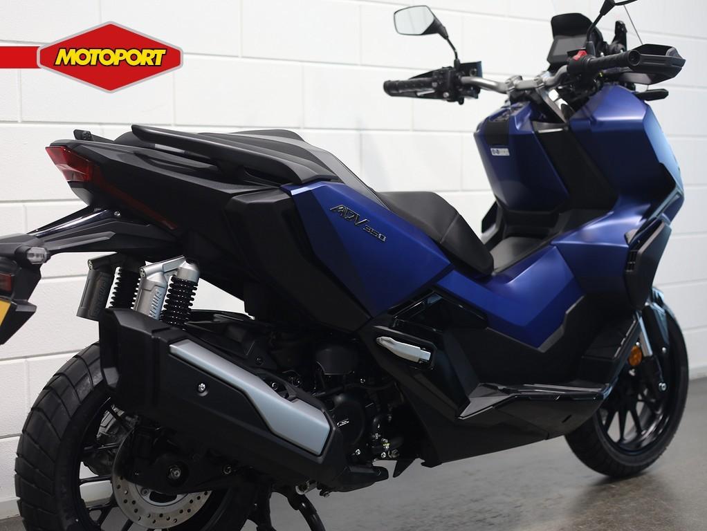 Honda ADV 350 (bj 2024), Scooter, Doornveld 180
B 1731  ZELLIK, BE, Bedrijf, Mc.benelux@honda-eu.com