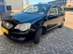 Volkswagen Polo 1.6 77KW 2009 Zwart, Auto's, Voorwielaandrijving, 15 km/l, 4 cilinders, 1200 kg