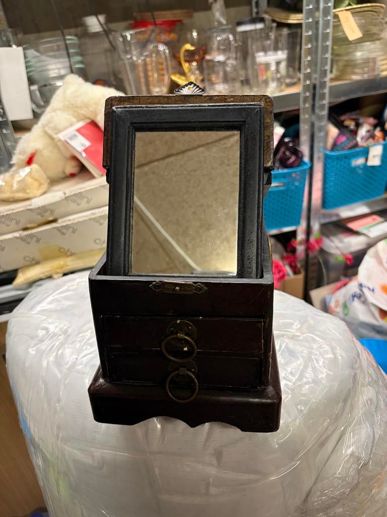 Houten juwelenkistje met spiegel, Ophalen