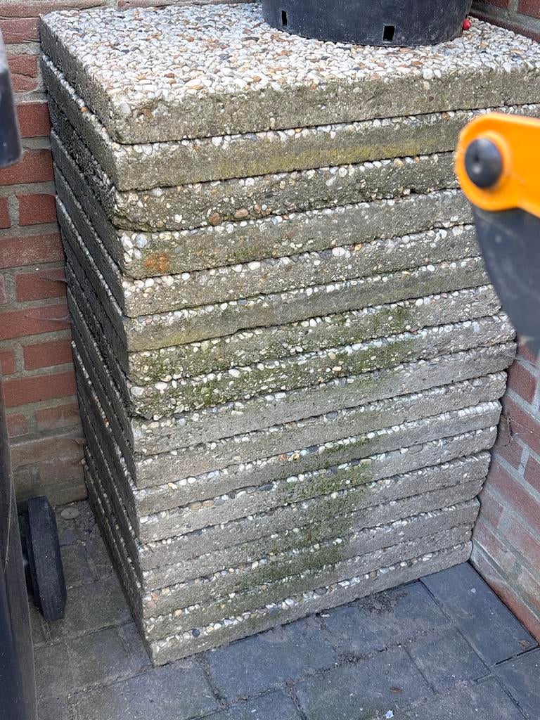 Gratis af te halen: 17 grindtegels, Tuin en Terras, Tegels en Klinkers, Ophalen, Gebruikt, Minder dan 5 m², Grind