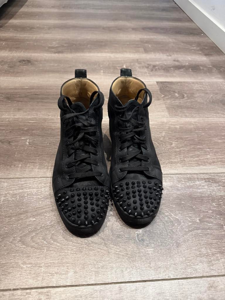 Zwarte Christian Louboutin sneakers met studs, Ophalen of Verzenden, Gedragen, Zwart, Sneakers of Gympen