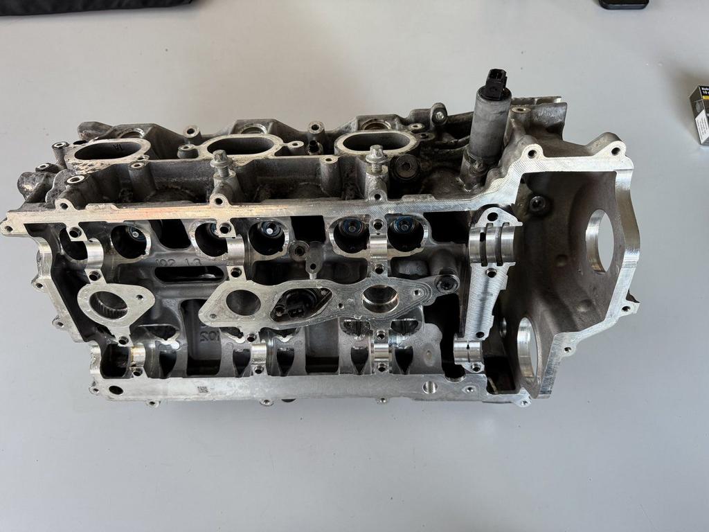 9A1.104.111.8R cilinderkop met kleppen, Gebruikt, -, -, Ophalen of Verzenden