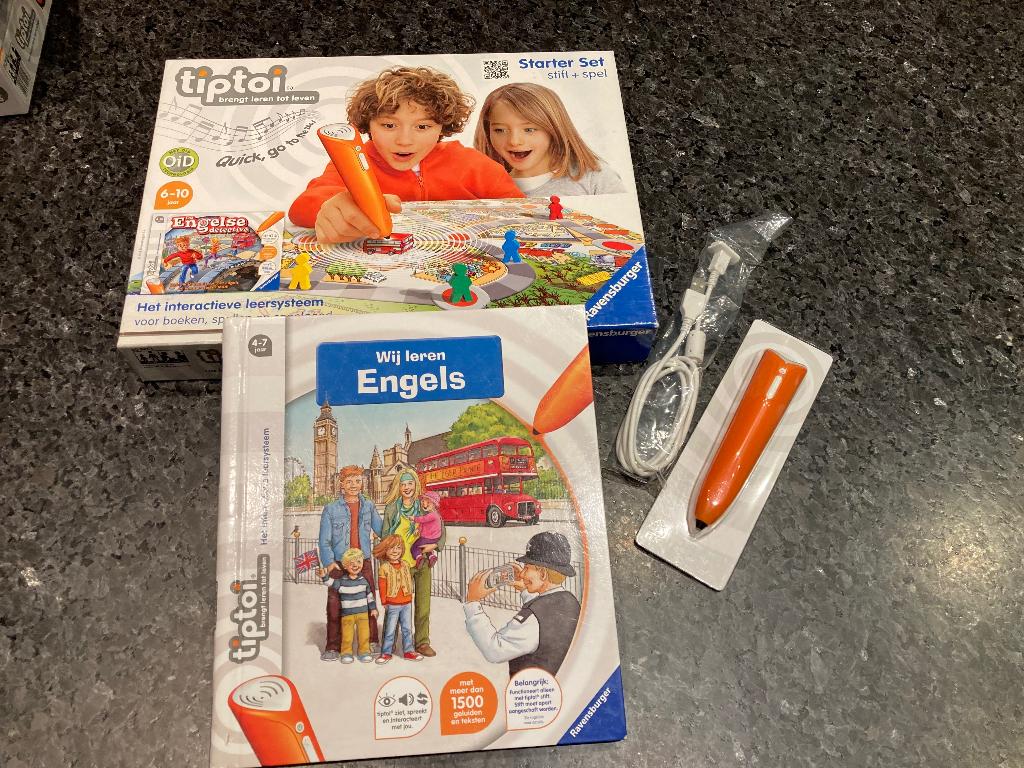 Tiptoi set met stift-pen boek en spel Engels ZGAN, Ophalen of Verzenden, Zo goed als nieuw, Taal en Lezen, Met geluid