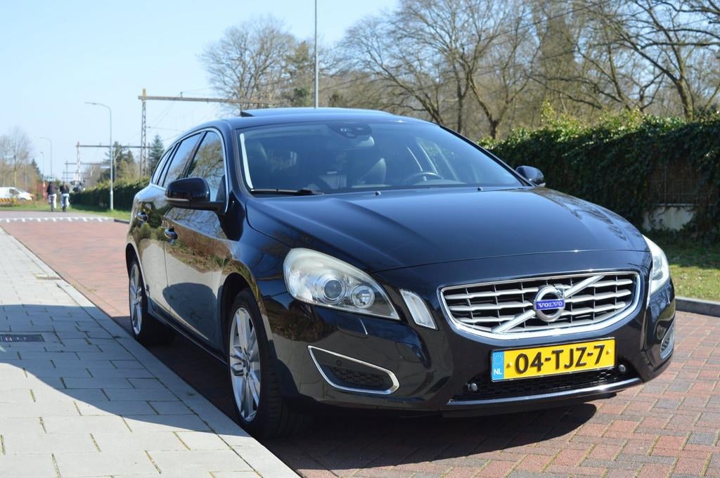 Volvo V60 2.0T Summum Navi/leer/schuifdak, Auto's, Volvo, Euro 5, 1502 kg, Zwart, 4 cilinders