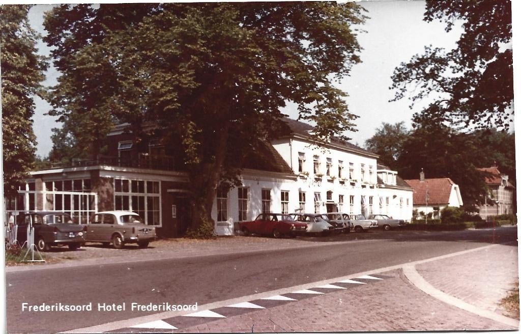 Frederiksoord;  Hotel Frederiksoord met auto's ( 2 x Daf ), Verzenden, 1960 tot 1980, Gelopen, Drenthe