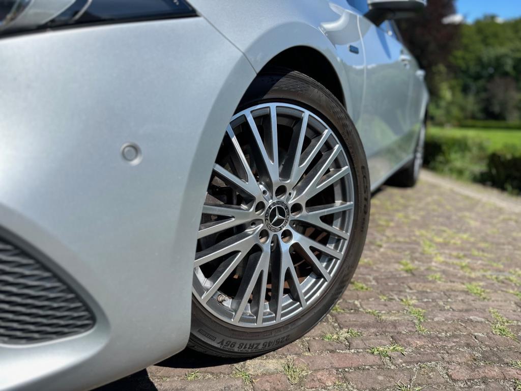 Mercedes-Benz A-Klasse 250 e | Pano | Leder | Memory | Camer, Stof, Gebruikt, Zwart, 16 kWh