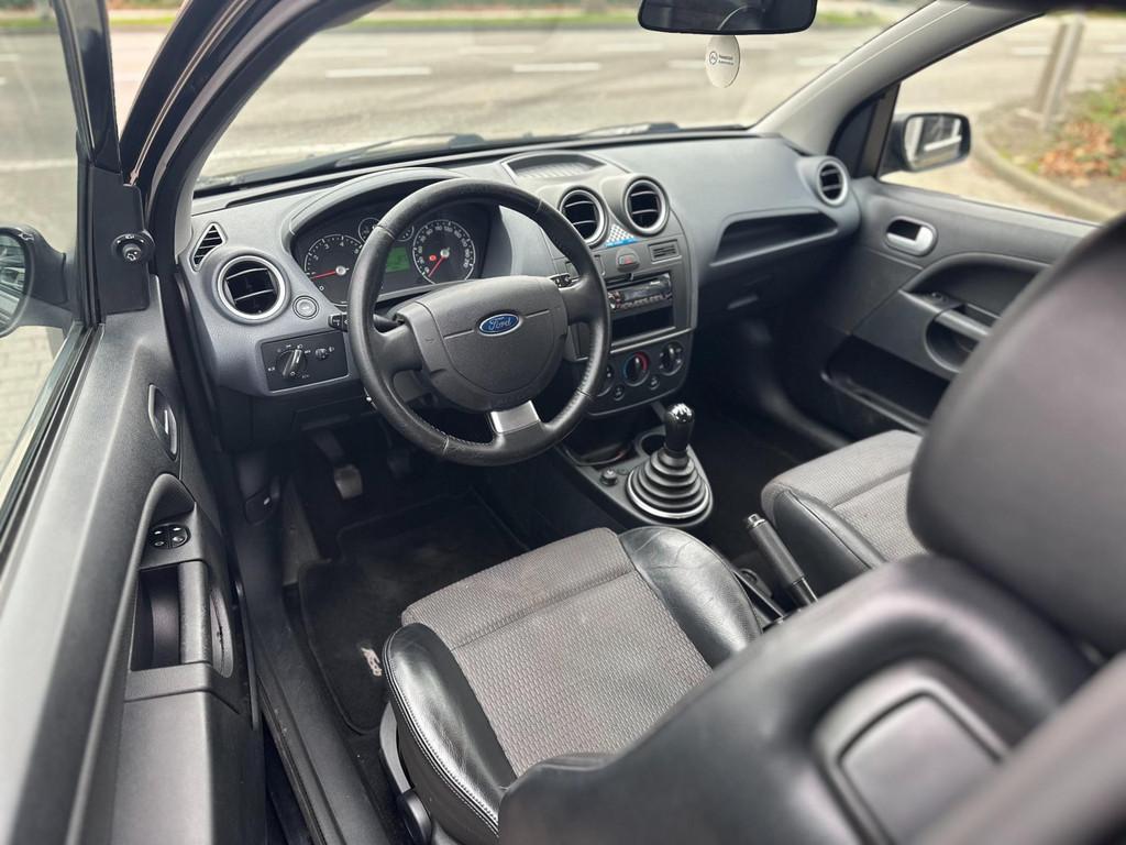 Ford Fiesta 1.6-16V Rally Edition, Voorwielaandrijving, 1596 cc, 4 cilinders, Zwart