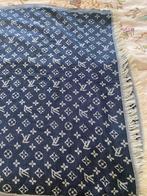 Zijde-Wol Shawl - Monogram Denim Blauw, Kleding | Dames, Mutsen, Sjaals en Handschoenen, Ophalen of Verzenden, Zo goed als nieuw
