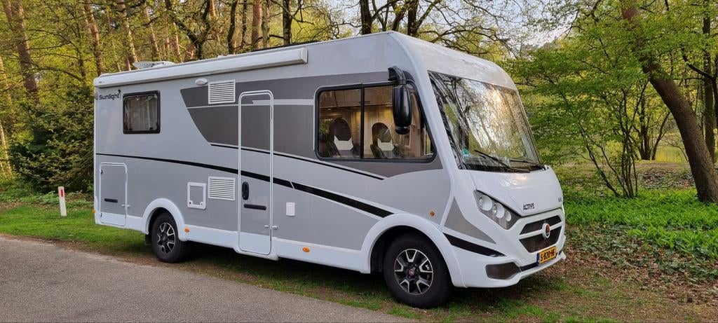 Prachtige Sunlight i69S Active automaat, 2X AIRCO, queensbed, Caravans en Kamperen, Campers, Integraal, Luifel, Fiat, 7 tot 12 maanden geleden