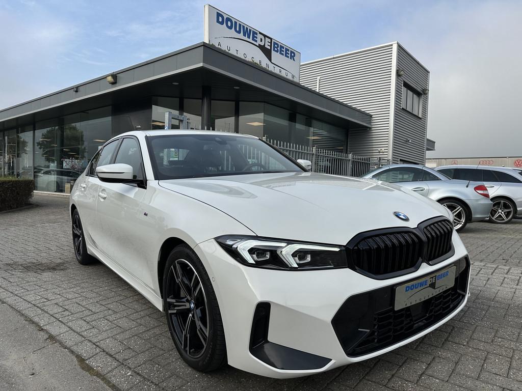 BMW 3-serie 330i M-sport 330 Adapt.Cruise|Camera|Alarm|Stoel, Automaat, Gebruikt, 4 cilinders, Wit