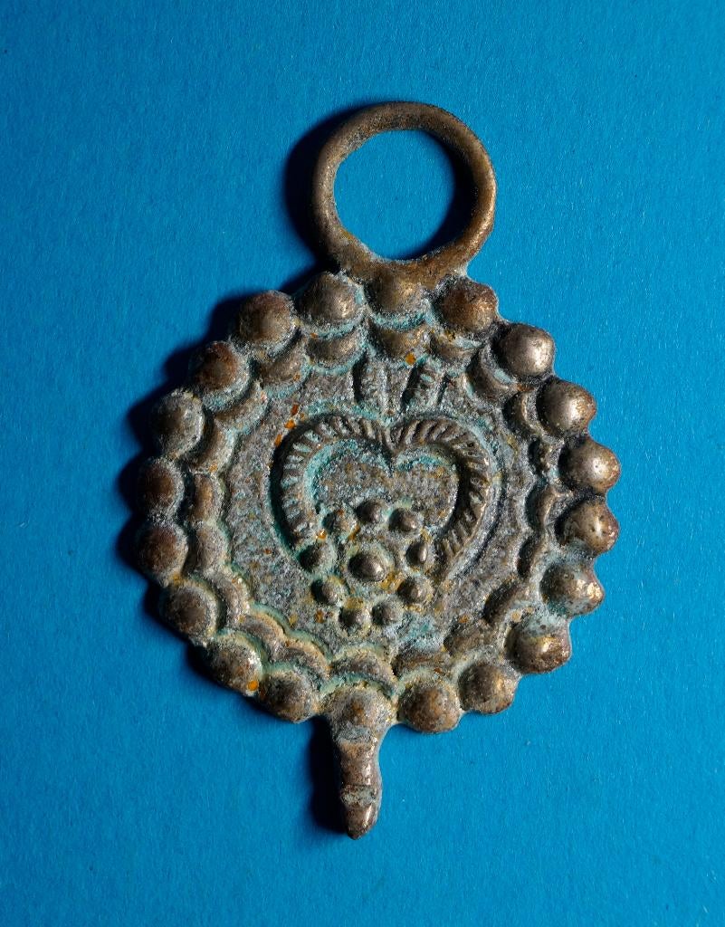 Amulet/Medalion - Middeleeus - Bodemvondst, Verzenden