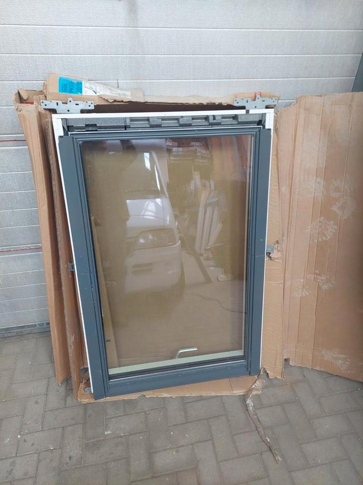 Nieuw VELUX DAKRAAM ggl pk08 94x140 cm met gootstukken, Doe-het-zelf en Verbouw, Glas en Ramen, Nieuw, Dakraam, Minder dan 80 cm