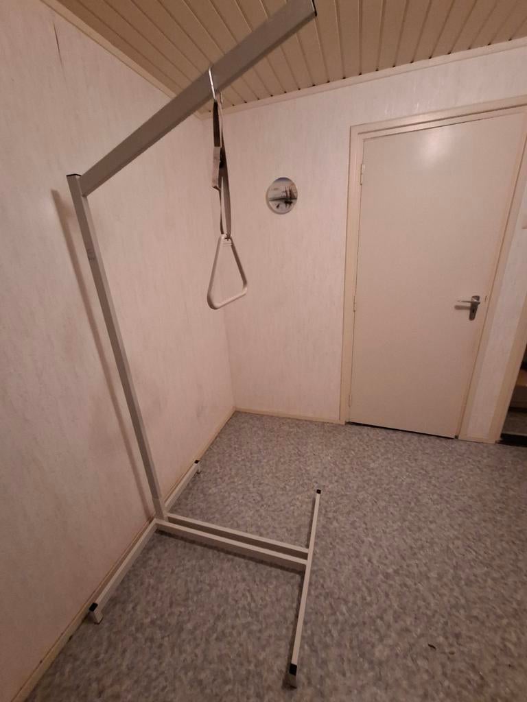 Zorghulpmiddel papagaai voor zorgbed, Ophalen