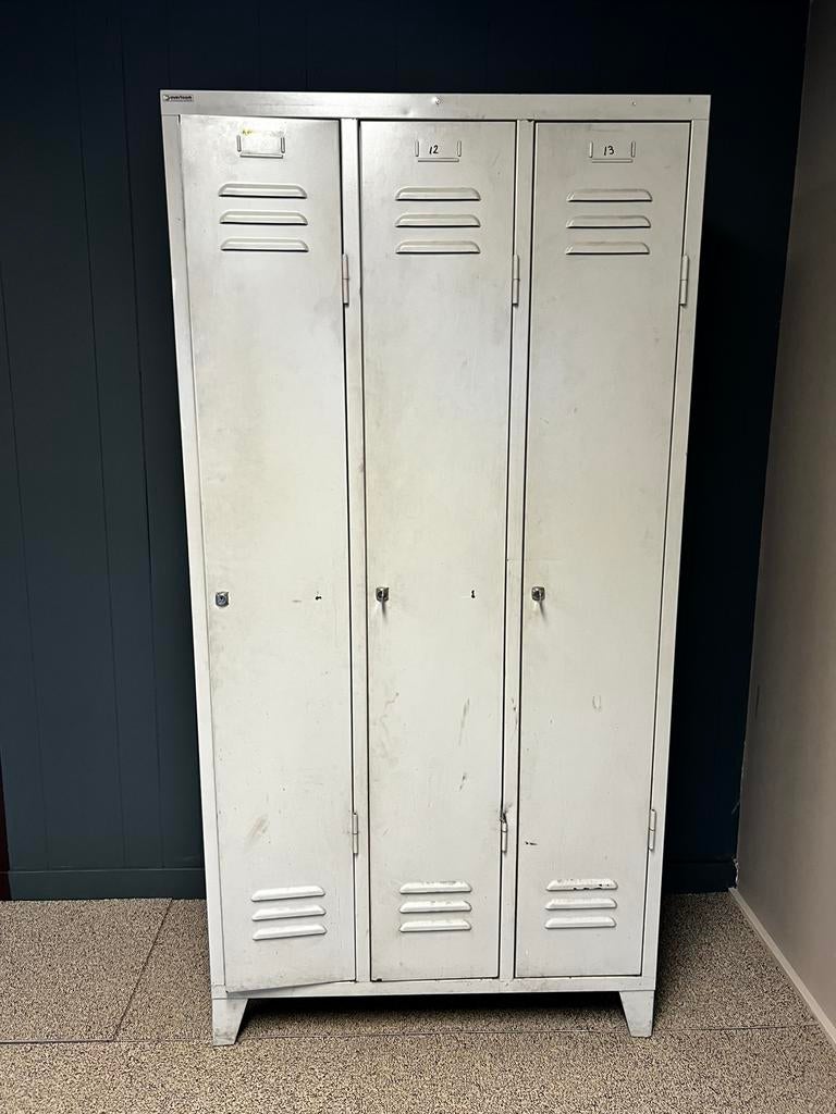 3 deurs lockerkast, Ophalen, Zo goed als nieuw