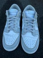 Nike Dunk Low sneakers grijs wit, Kleding | Dames, Schoenen, Ophalen of Verzenden, Gedragen, Wit, Sneakers of Gympen