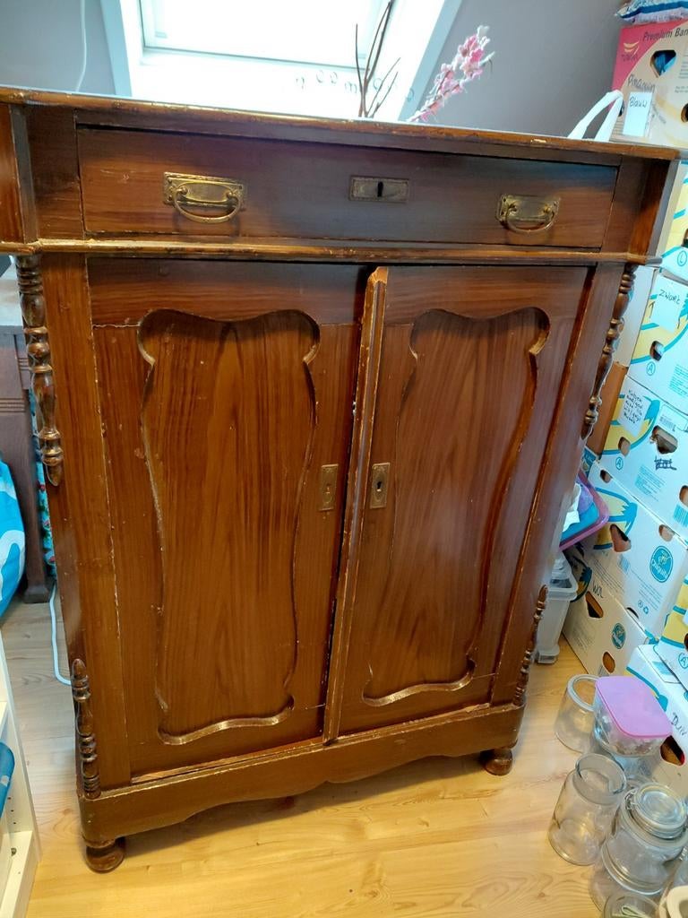 Antieke meidenkast, Ophalen