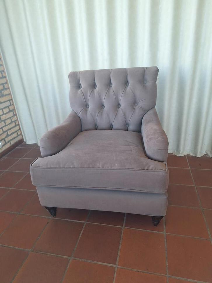 Chesterfield fauteuil met gecapitonneerde rugleuning, Huis en Inrichting, Fauteuils, Gebruikt, Stof, 75 tot 100 cm, 75 tot 100 cm