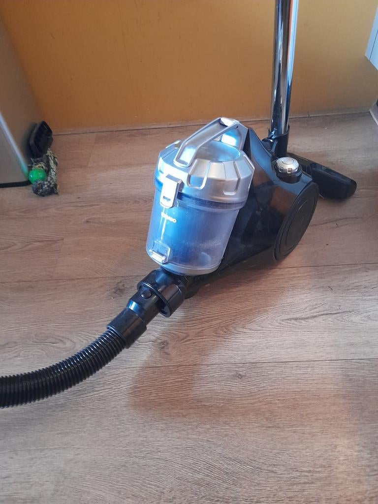 Nieuwe Tomado stofzuiger, Ophalen