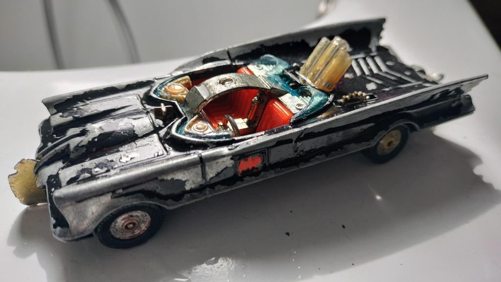 STEVIG GEBRUIKT BATMOBILE BATMAN  CORGI TOYS, Hobby en Vrije tijd, Modelauto's | 1:43, Ophalen of Verzenden, Gebruikt, Auto, Corgi