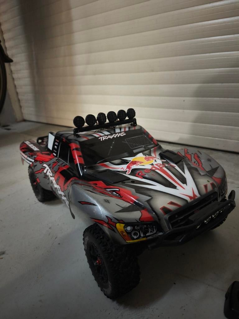 Traxxas Slash AWD met nieuwe kap en verlichting, Elektro, Ophalen of Verzenden, Zo goed als nieuw, Schaal 1:10
