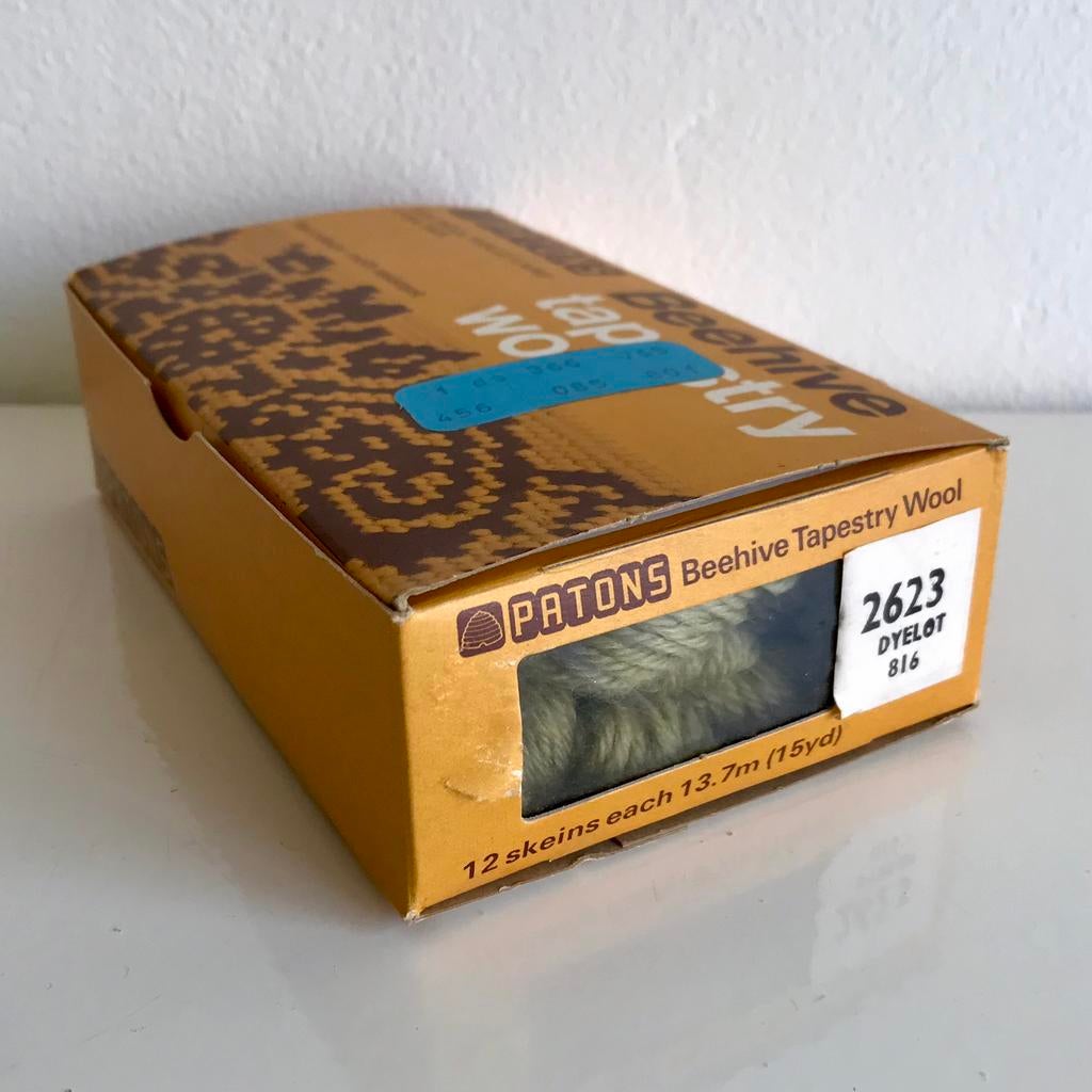 Borduurwol Patons Beehive, kleur 2623, originele doos, Ophalen of Verzenden, Nieuw, Handborduren