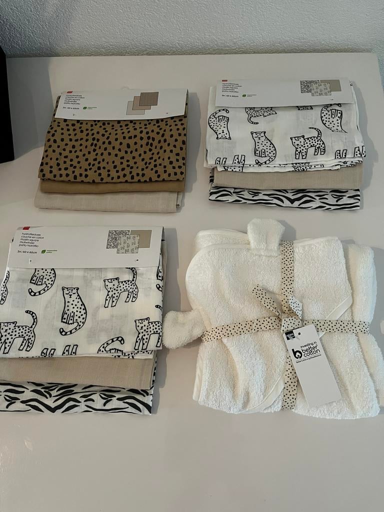 9x hydrofiele doeken 1x badcape NIEUW HEMA, Ophalen, Nieuw, Maat 56