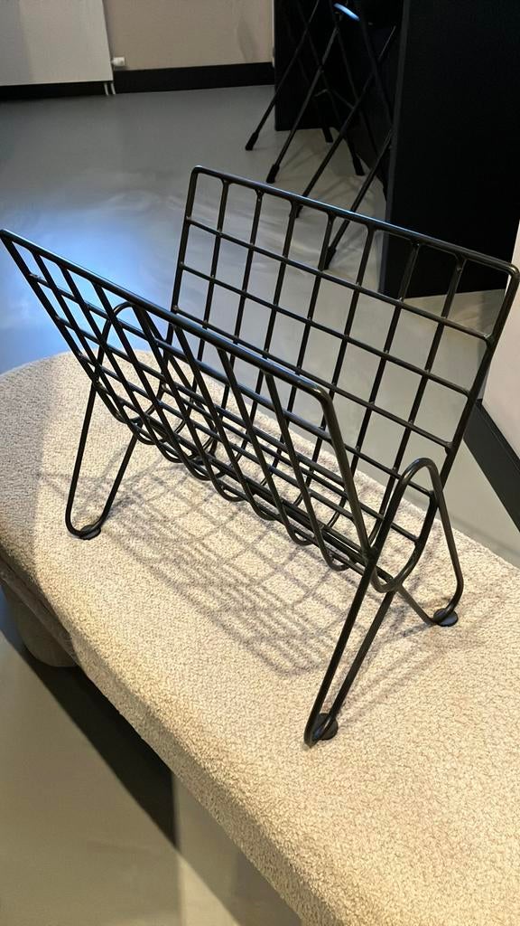 Magezine of kranten bak New Routz, Ophalen, Zo goed als nieuw