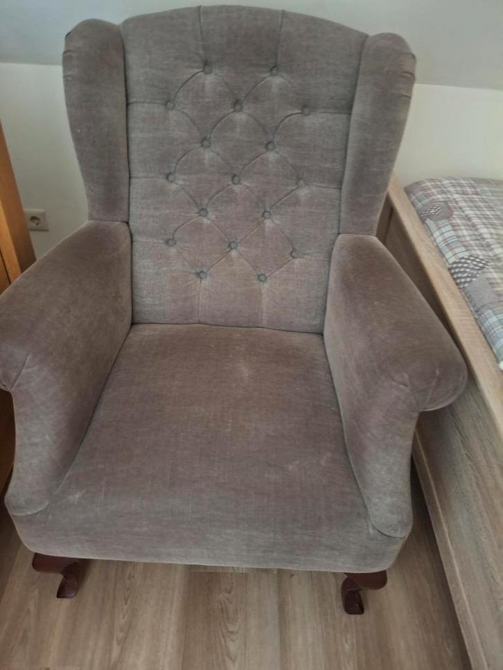 Comfortabele fauteuil met knopen, Huis en Inrichting, Fauteuils, Gebruikt, Hout, Stof, 75 tot 100 cm, 75 tot 100 cm, Ophalen of Verzenden