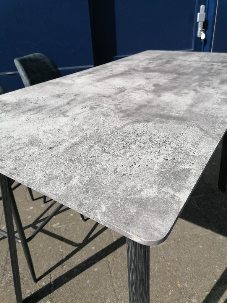Beton look bartefel met 4 krukken, Huis en Inrichting, Tafels | Eettafels, Ophalen, Kunststof, Gebruikt, 100 tot 150 cm