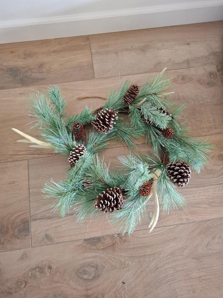 Krans groen/bruin dennenappels geweien - ca 40 cm, Ophalen of Verzenden, Zo goed als nieuw