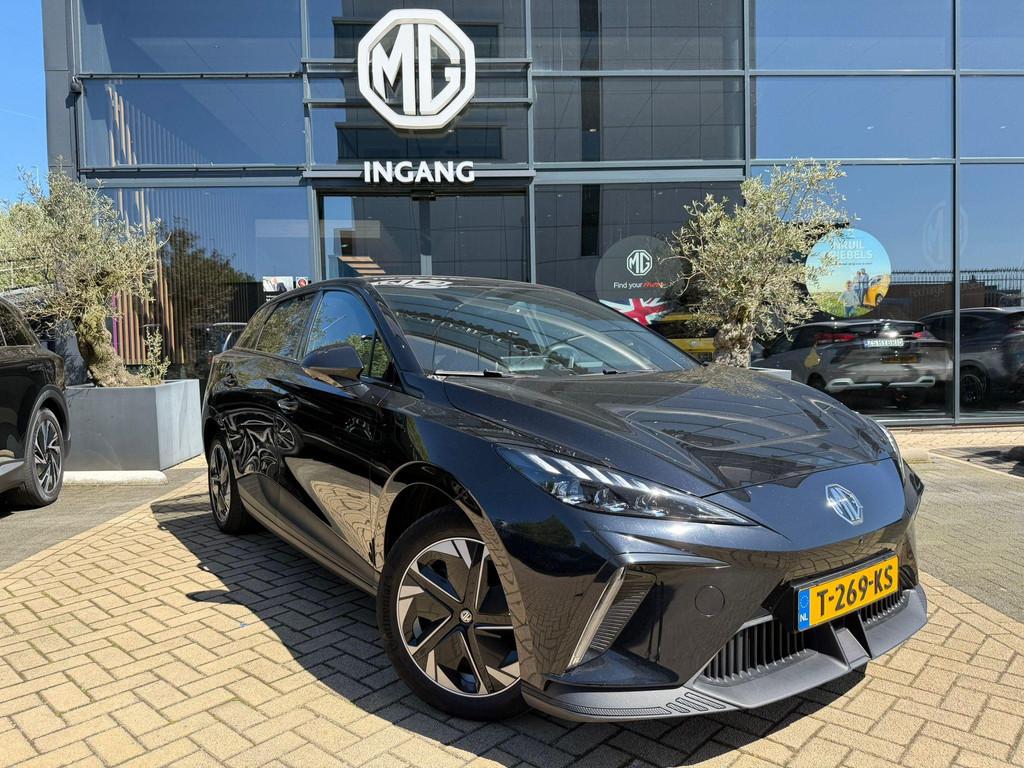 MG MG4 Electric Luxury 64 kWh Long Range, Auto's, MG, 12 maanden, Gebruikt, Zwart, 500 kg
