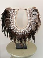 Schelpen/veren ketting op standaard, Ophalen of Verzenden, Zo goed als nieuw