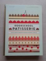 KOOKSCHOOL PATISSERIE

(kleine beschadiging), Boeken, Kookboeken, Ophalen of Verzenden, Zo goed als nieuw