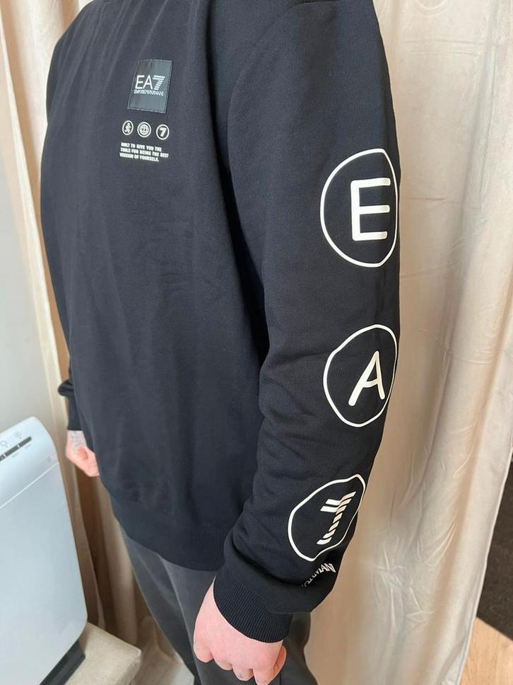 EA7 Emporio Armani Zwart Sweatshirt - Nieuw met kaartjes!, Kleding | Heren, Truien en Vesten, Nieuw, Maat 48/50 (M), Zwart, Ophalen of Verzenden