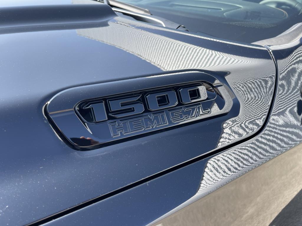 Dodge Ram 1500 pick up 4x4 Crew Cab Longhorn Night, Automaat, Gebruikt, 8 cilinders, Zwart