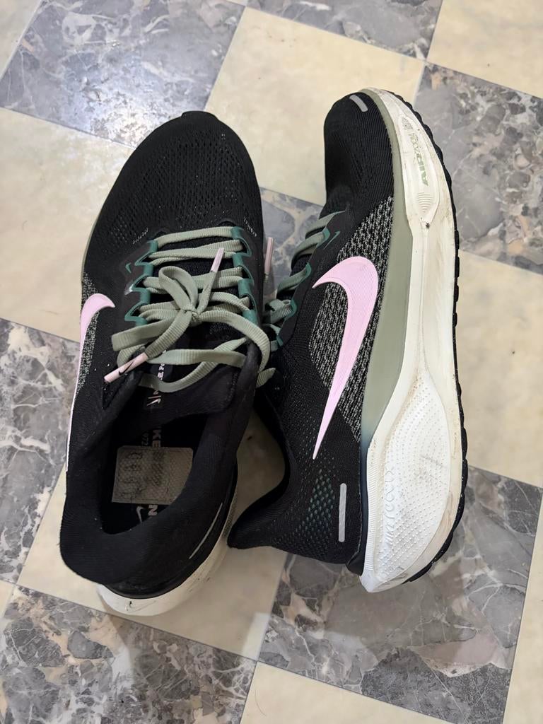 Nike hardloopschoenen - Zo goed als nieuw, Ophalen of Verzenden, Zo goed als nieuw, Zwart, Sportschoenen