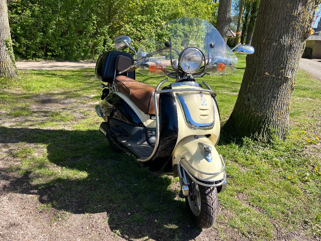 Scooter AGM Retro, Fietsen en Brommers, Snorfietsen en Snorscooters, Gebruikt, Benzine, Ophalen, Overige merken