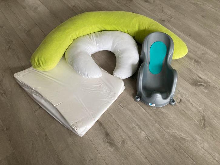 2x voedingskussen baby zit voor bad, Kinderen en Baby's, Badjes en Verzorging, Ophalen, Gebruikt, Aankleedkussen