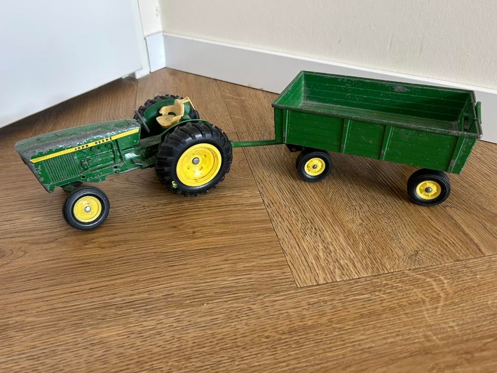ERTL antieke John Deere tractor met aanhangwagen, Hobby en Vrije tijd, Ophalen of Verzenden, Gebruikt, Overige typen, ERTL