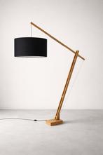 Grote staande lamp in eiken, Huis en Inrichting, Lampen | Vloerlampen, 200 cm of meer, Nieuw, Ophalen of Verzenden, Modern Scandinavisch